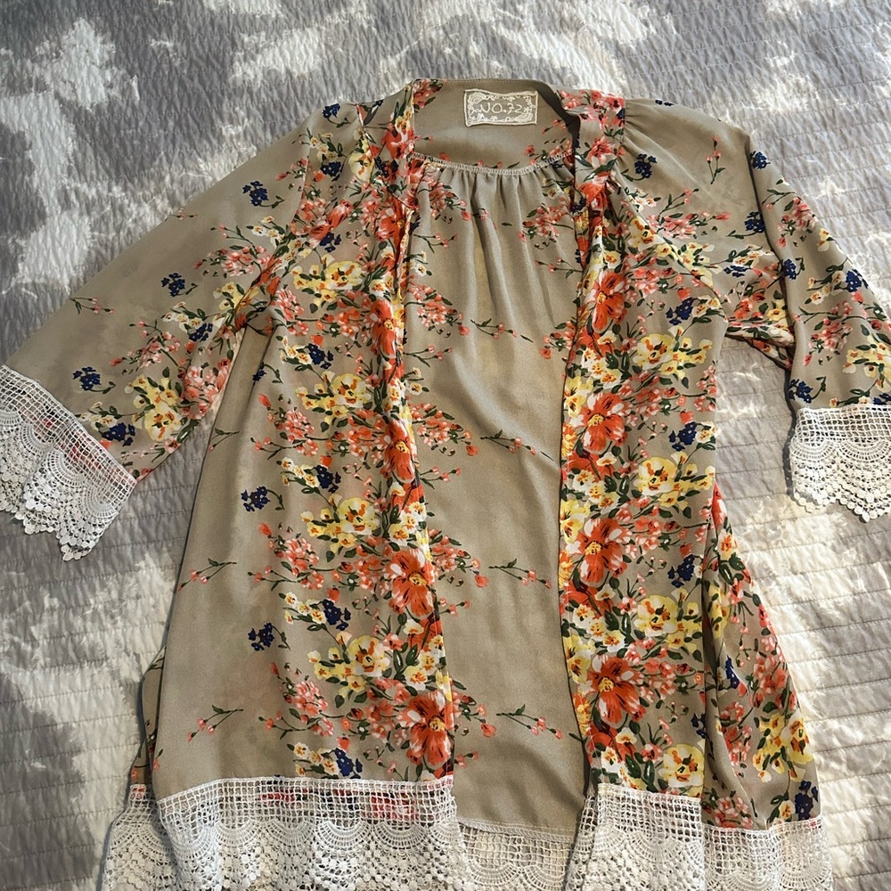No. 21 Tan and Brown Floral 3/4 Sleeve Blouse